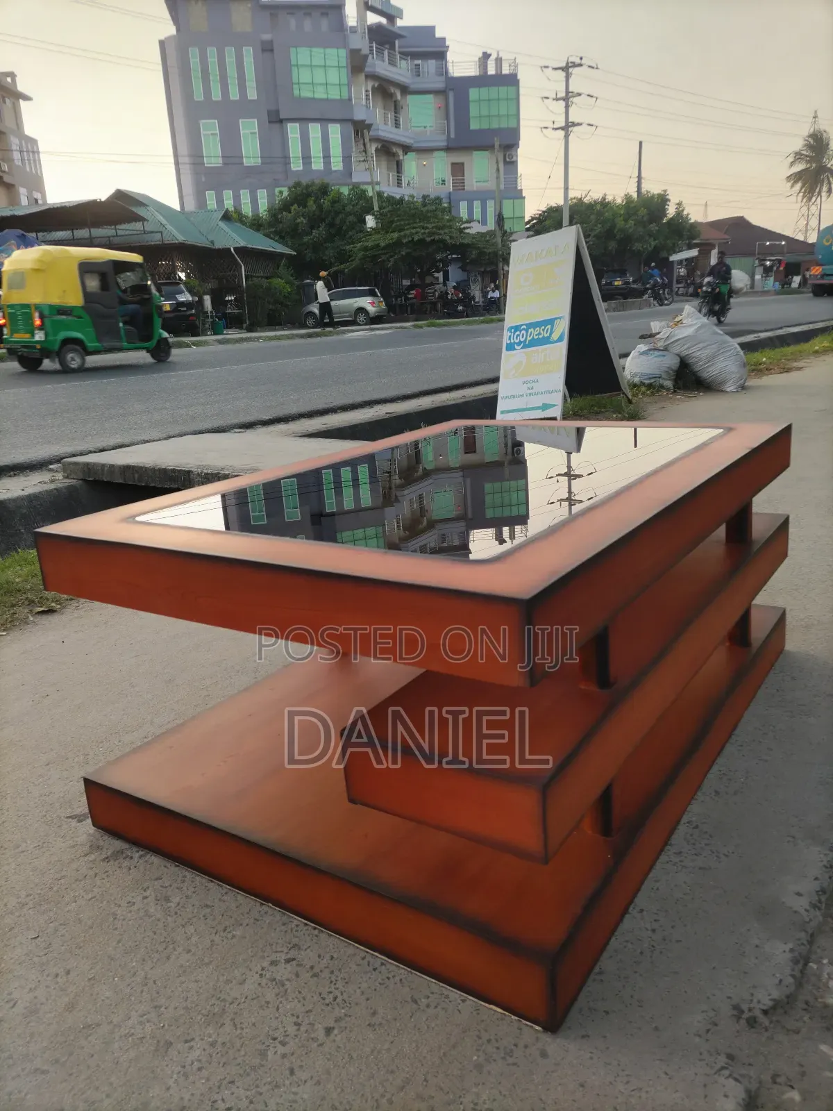 Coffee Table Yenye Kioo Kizito Juu