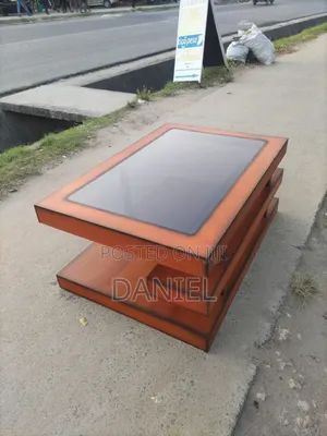 Coffee Table Yenye Kioo Kizito Juu
