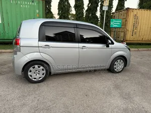 Toyota Porte 2014 Silver