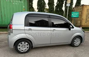 Toyota Porte 2014 Silver