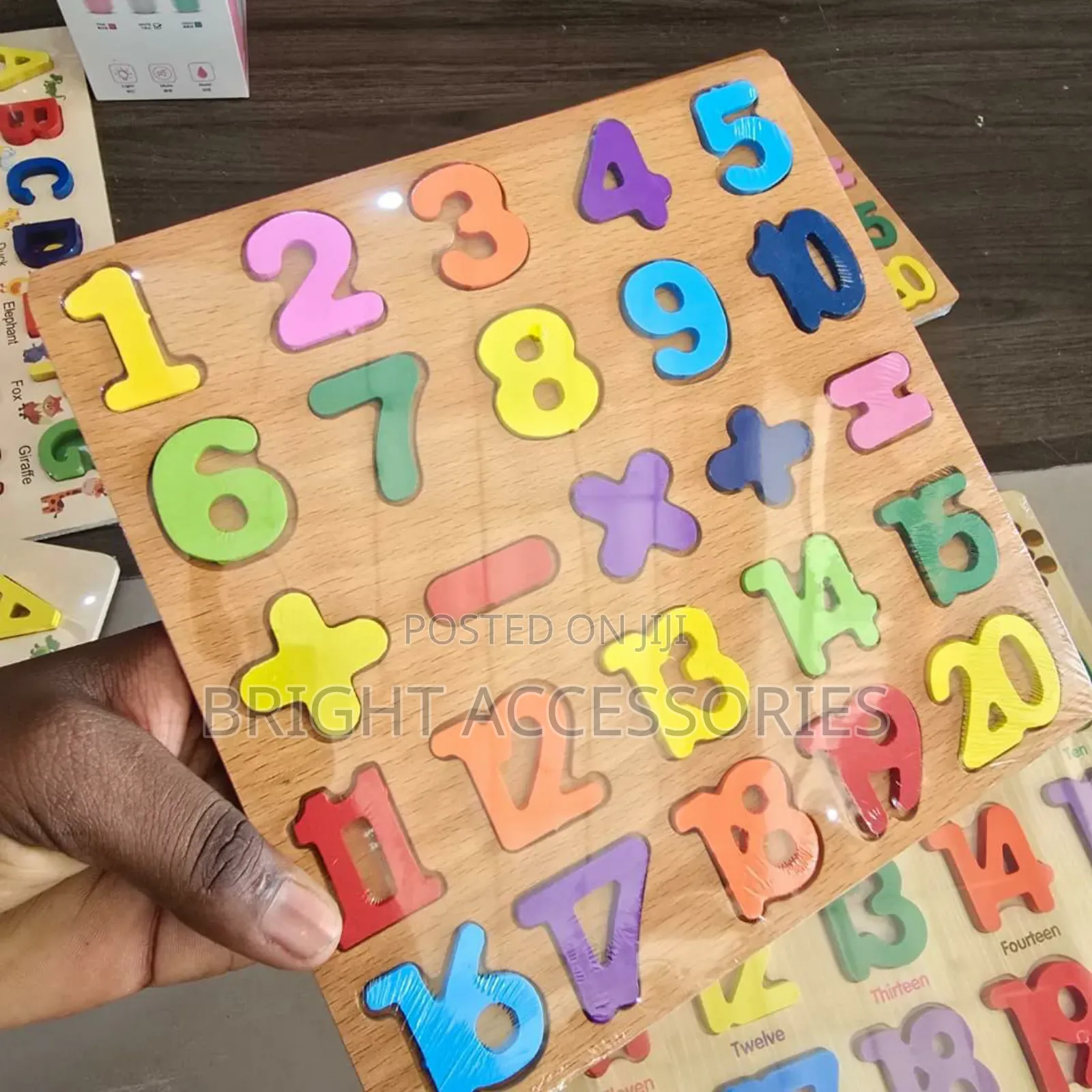 Kids Puzzles/ Kids Playing Puzzles