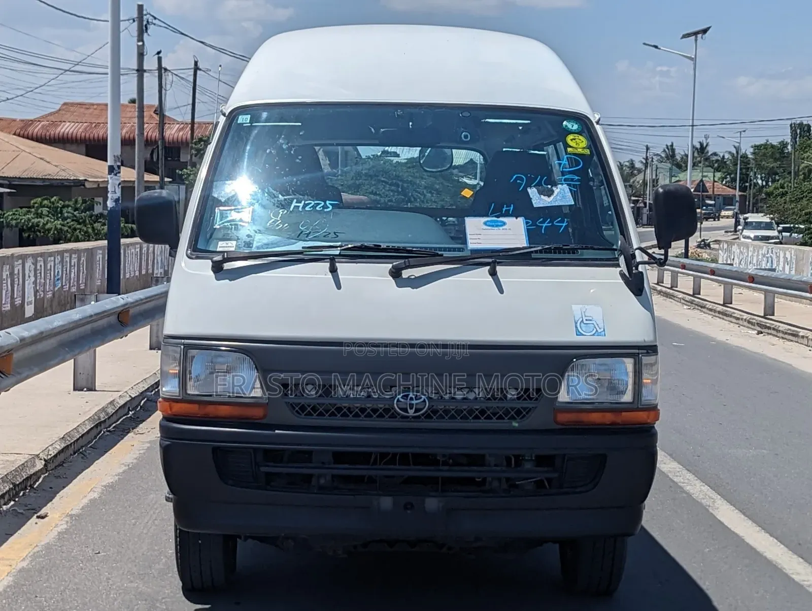 Toyota HiAce 2002 White