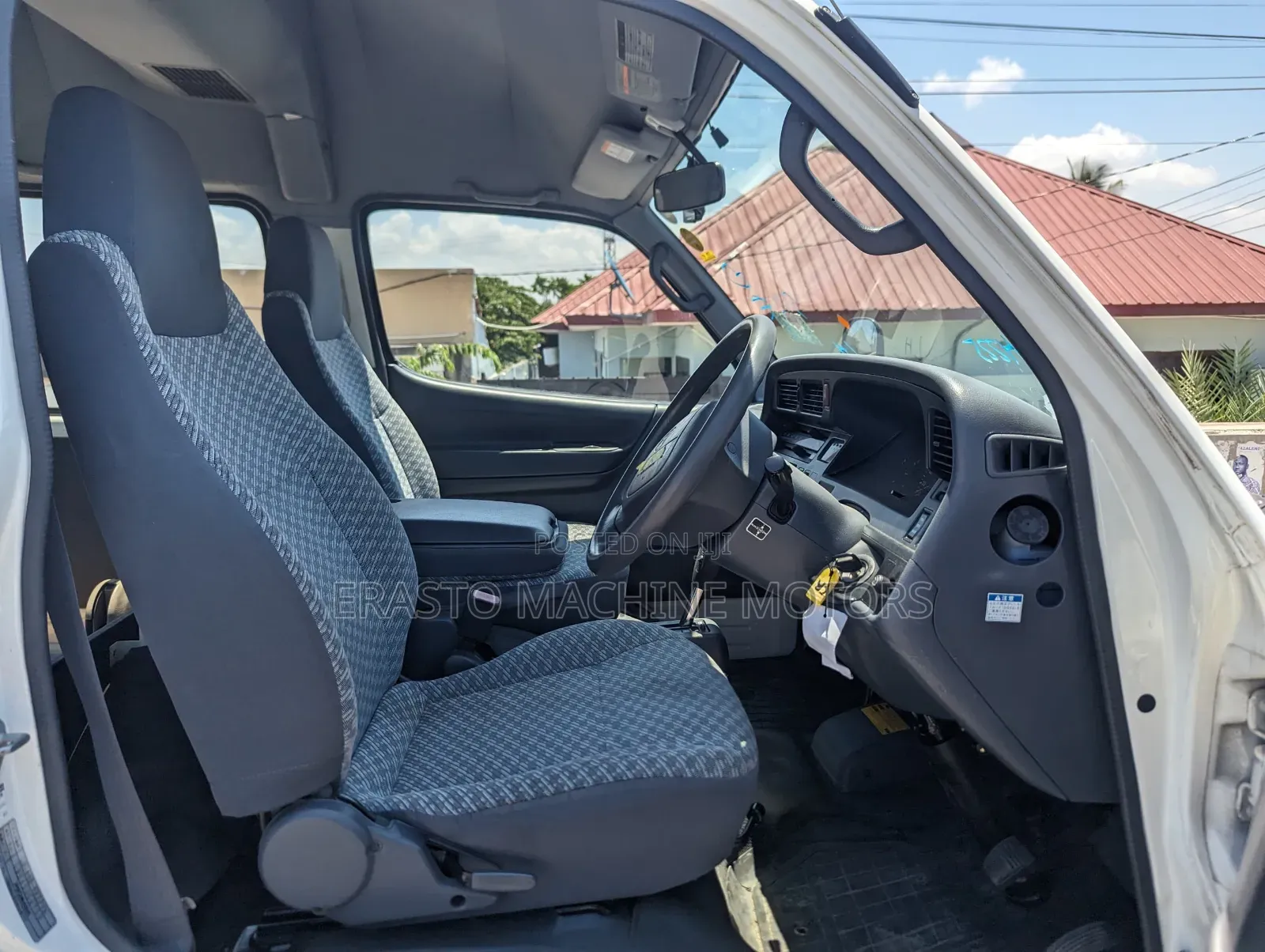 Toyota HiAce 2002 White