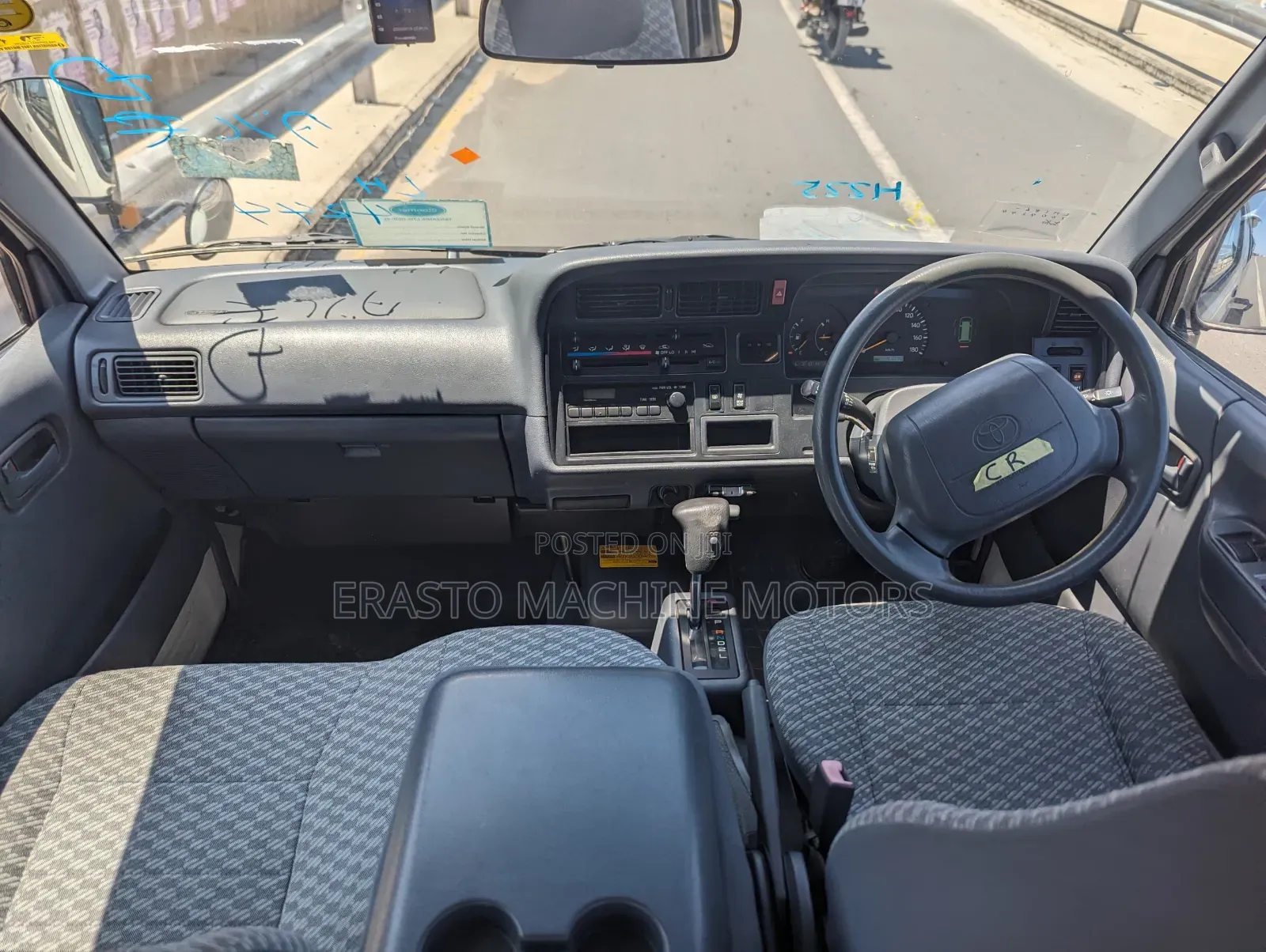 Toyota HiAce 2002 White