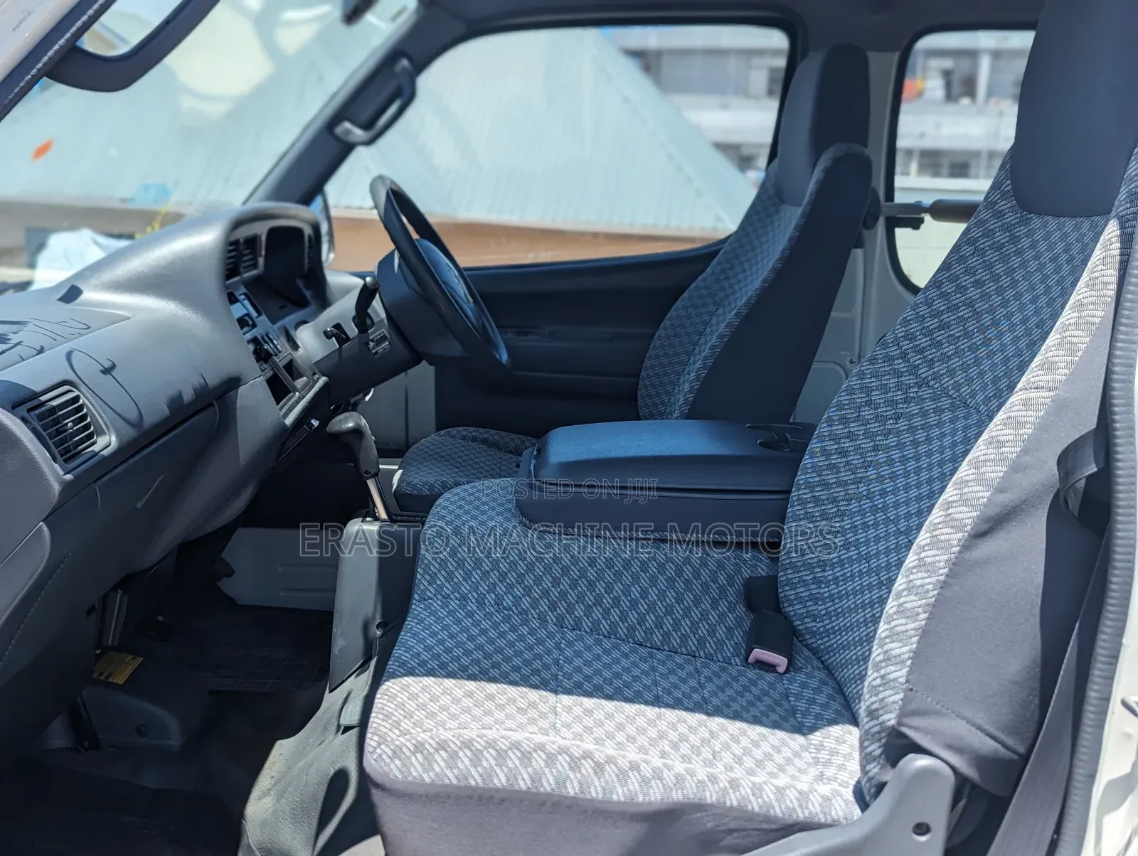 Toyota HiAce 2002 White