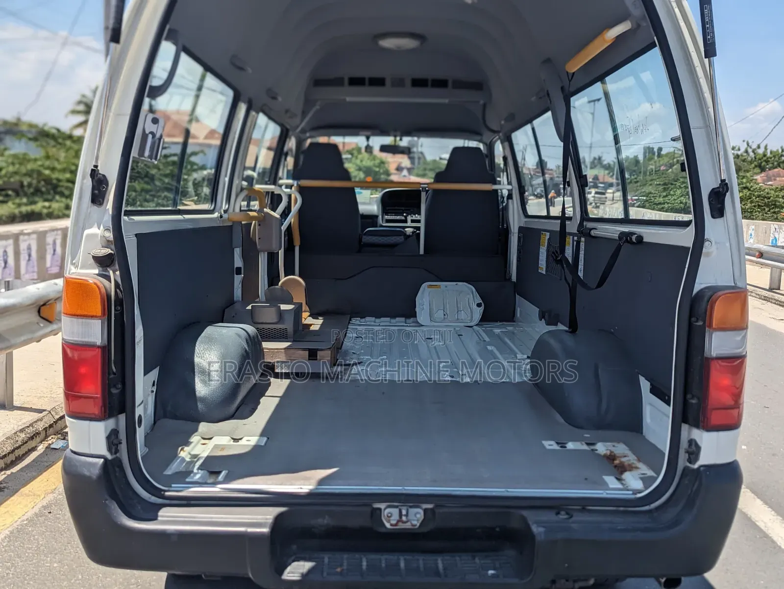 Toyota HiAce 2002 White
