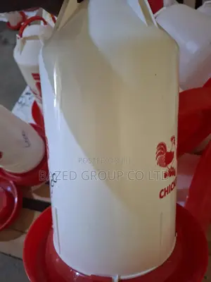 Chicken Drinker (Vyombovya Maji )