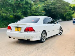 Toyota Crown Royale 2005 White