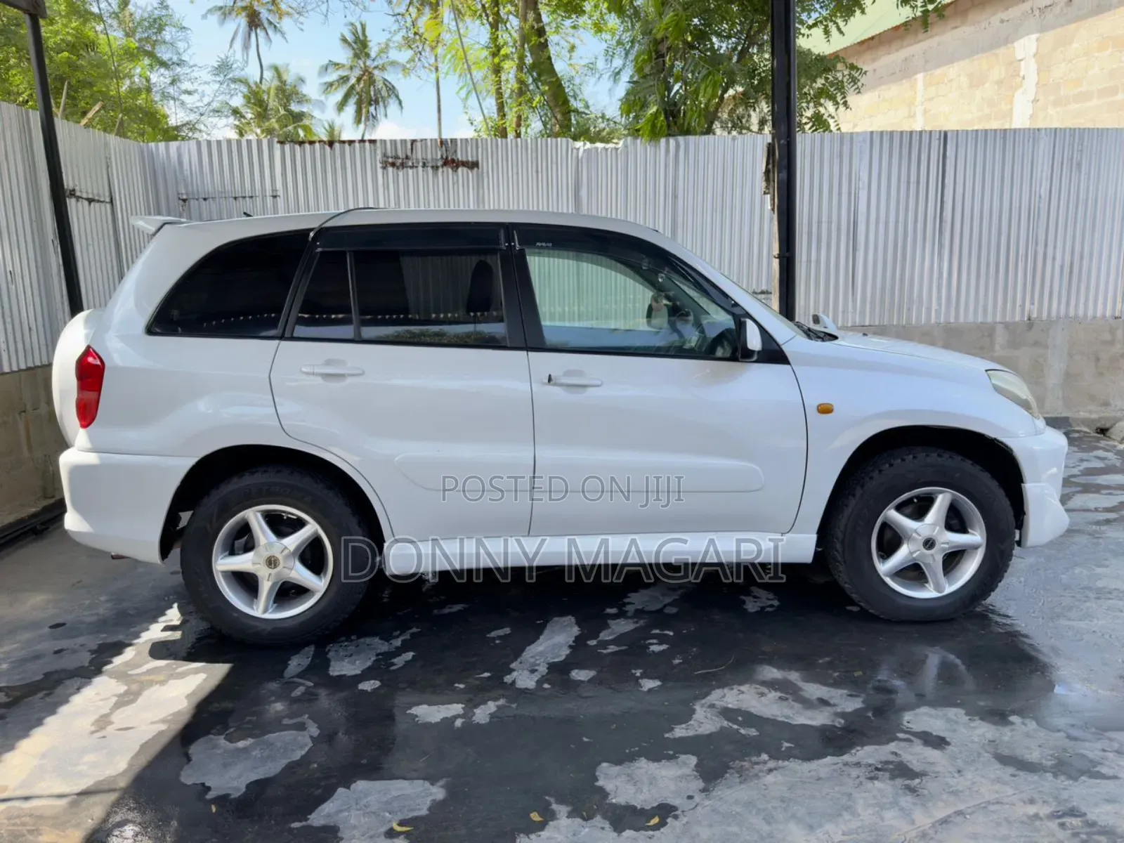 Toyota RAV4 2002 White