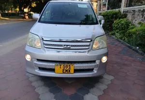 Toyota Noah 2006 Silver