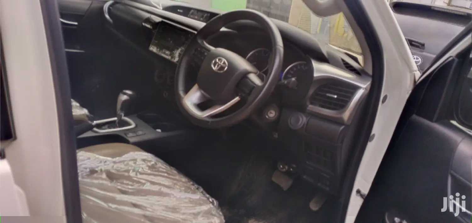 Toyota Hilux 2016 White