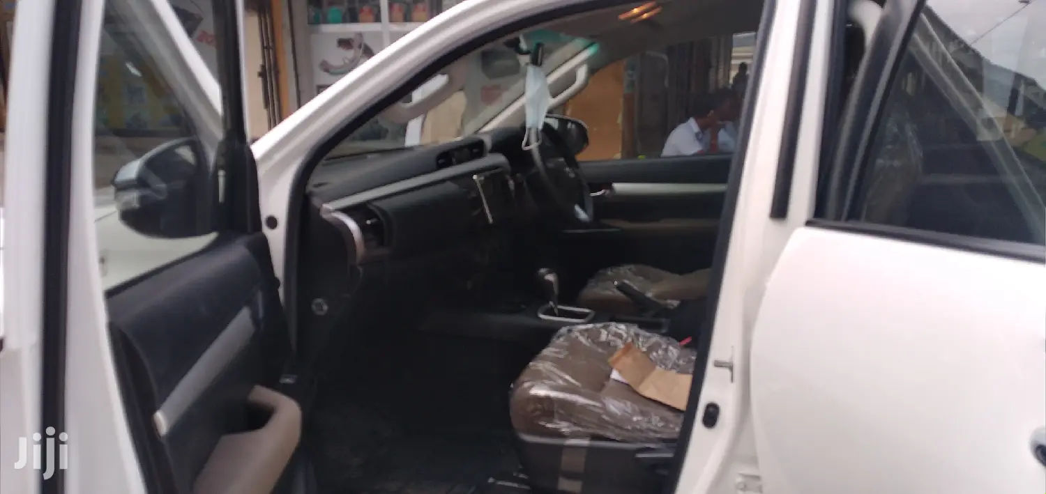 Toyota Hilux 2016 White