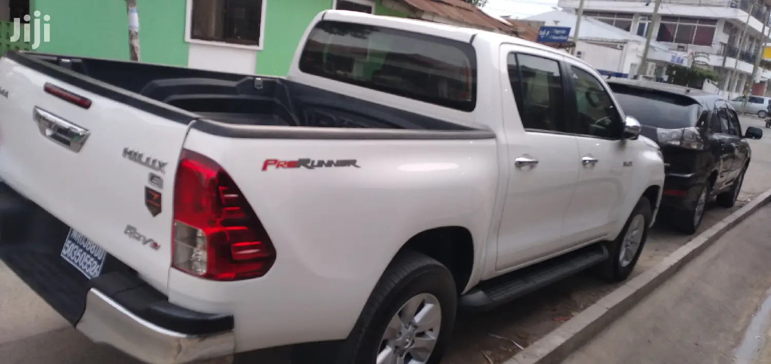 Toyota Hilux 2016 White