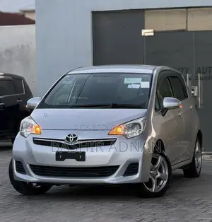 Toyota Ractis 1.5 FWD 2011 Silver