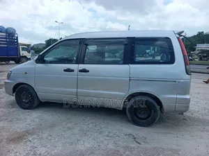 Toyota Noah 2003 Silver