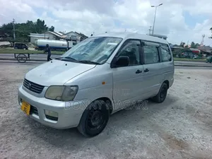 Toyota Noah 2003 Silver