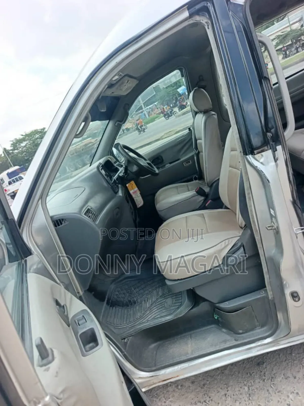 Toyota Noah 2003 Silver