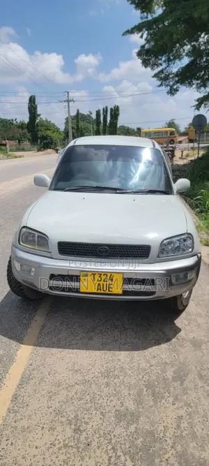 Toyota RAV4 Automatic 2003 White