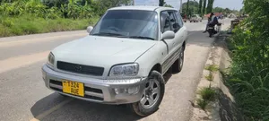 Toyota RAV4 Automatic 2003 White