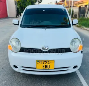 Toyota Sienta 2006 White