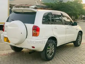 Toyota RAV4 Automatic 2003 White