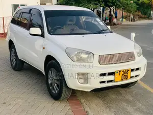 Toyota RAV4 Automatic 2003 White
