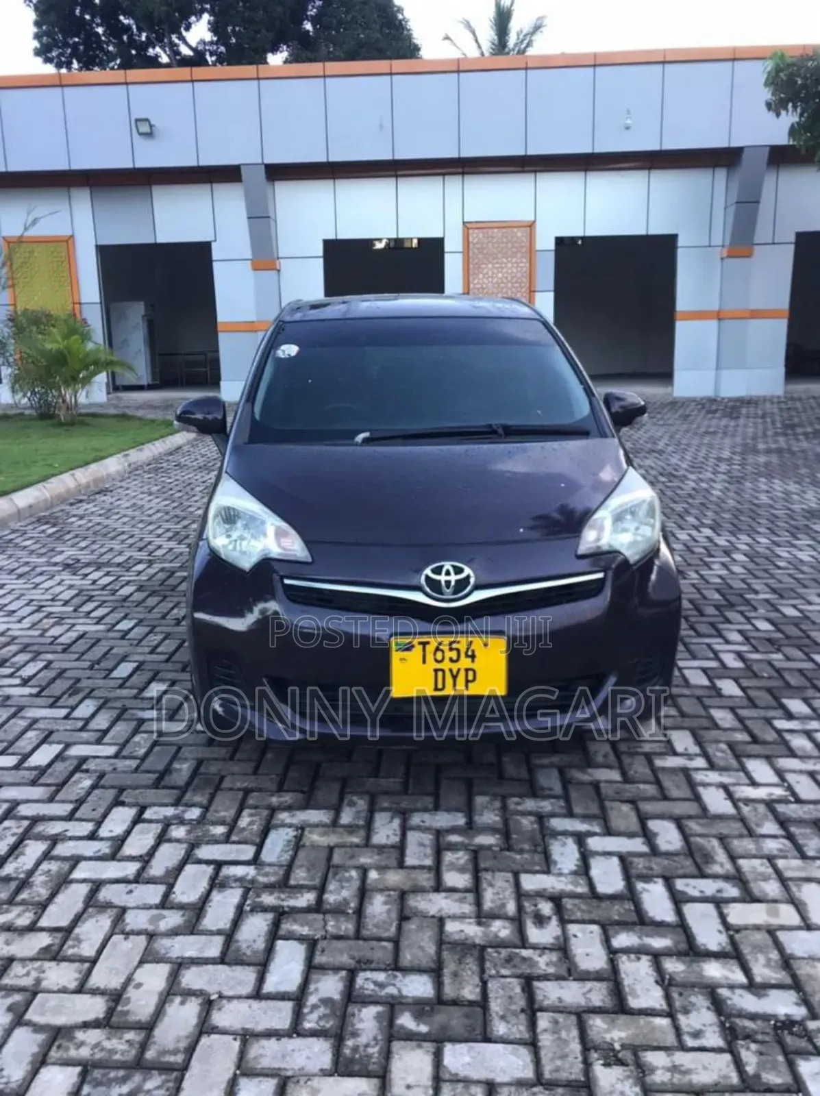 Toyota Ractis 2012 Maroon