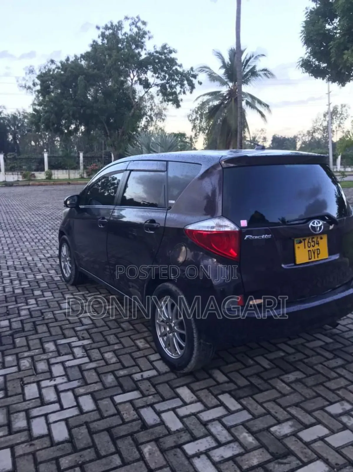 Toyota Ractis 2012 Maroon