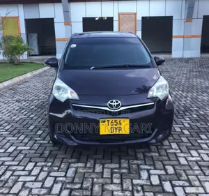 Toyota Ractis 2012 Maroon