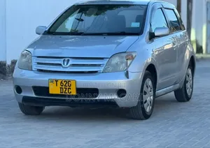 Toyota IST 2002 Silver