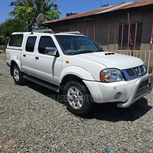 Nissan Hardbody 2018 White