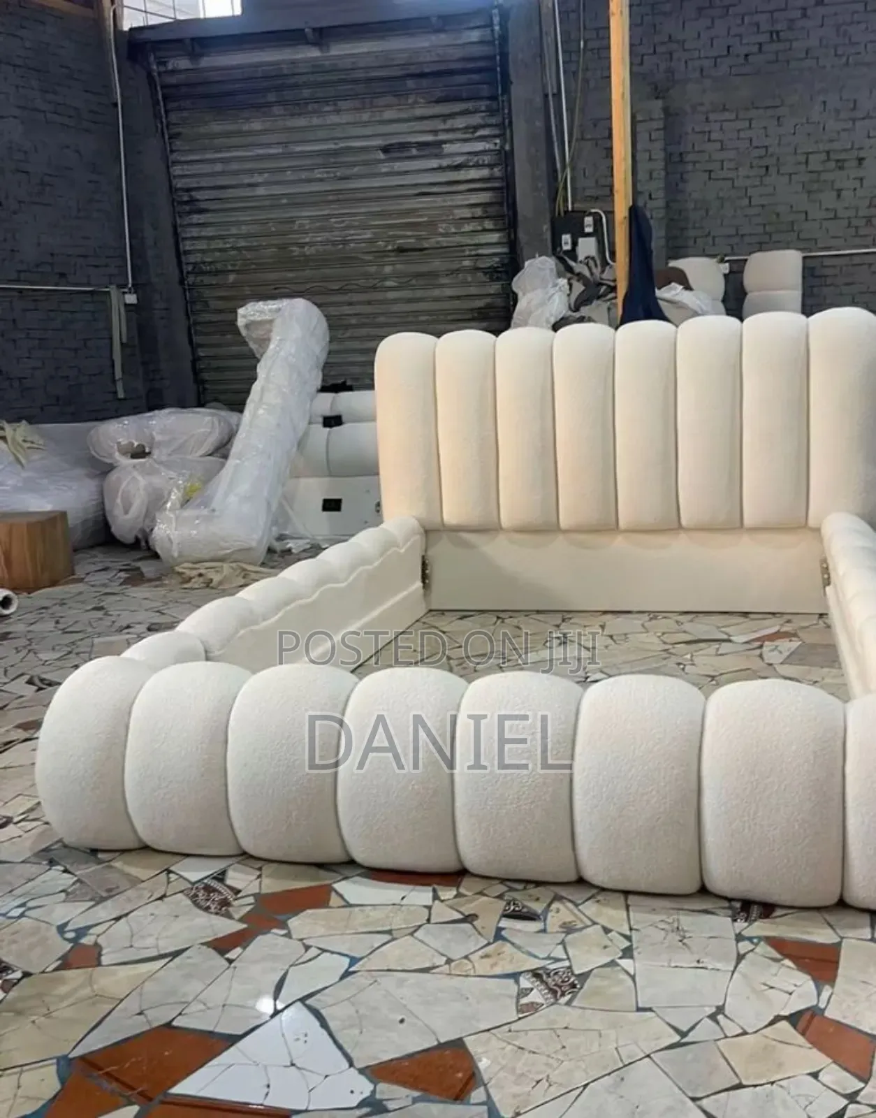 Sofa Bed 5 Kwa 6 Rangi Zote