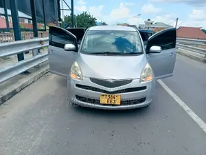 Toyota Ractis 2011 Silver