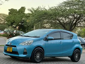 Toyota Aqua 2013 Blue