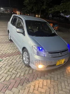 Toyota Raum 2005 Silver