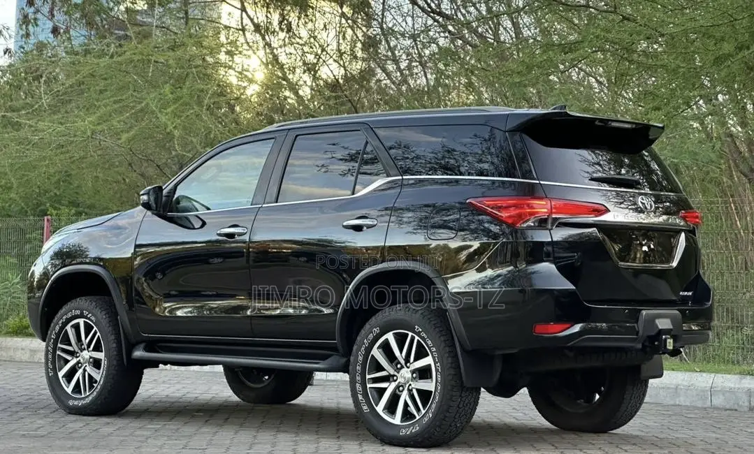 Toyota Fortuner 2018 Black