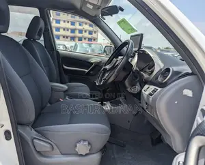Toyota RAV4 2001 White
