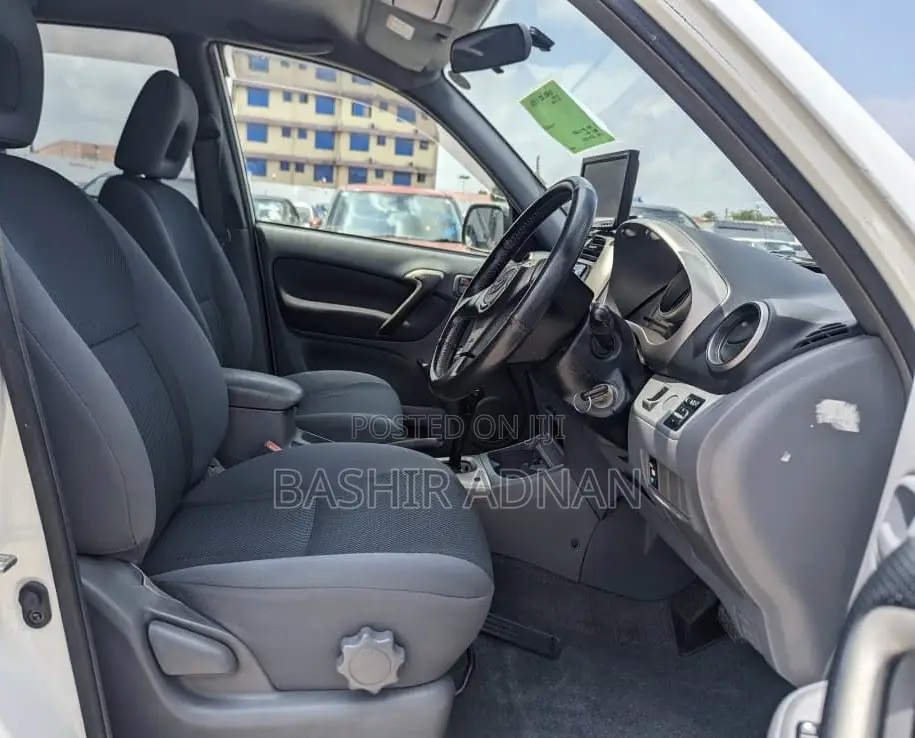 Toyota RAV4 2001 White