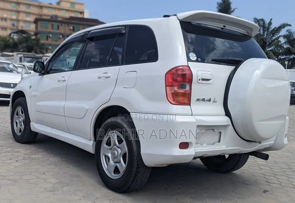 Toyota RAV4 2001 White