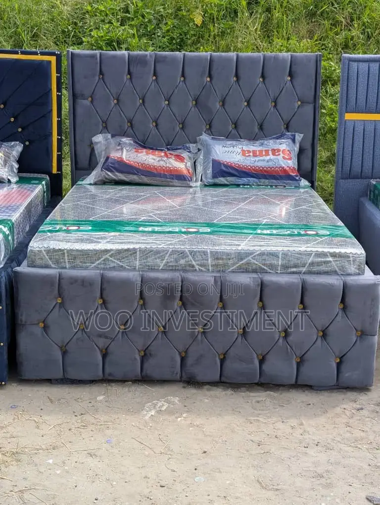 Classic Bedsofa Vipo Mbao Imara Sana Size 5/6 Na 6/6 Vinapatikana