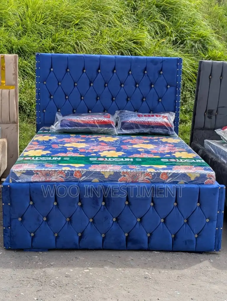 Classic Bedsofa Vipo Mbao Imara Sana Size 5/6 Na 6/6 Vinapatikana