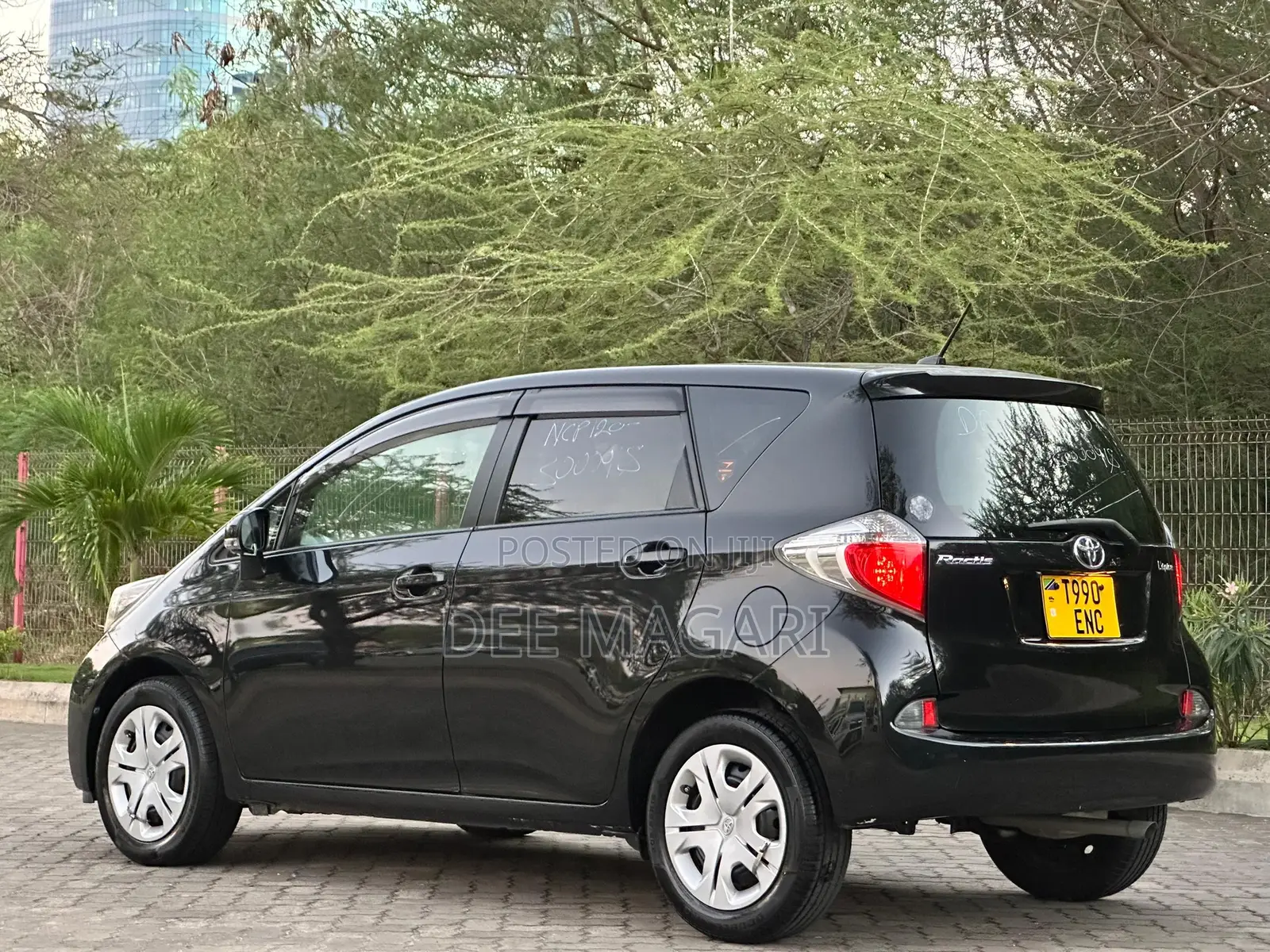 Toyota Ractis 2012 Black