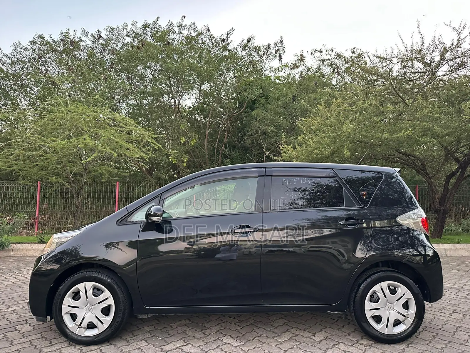 Toyota Ractis 2012 Black