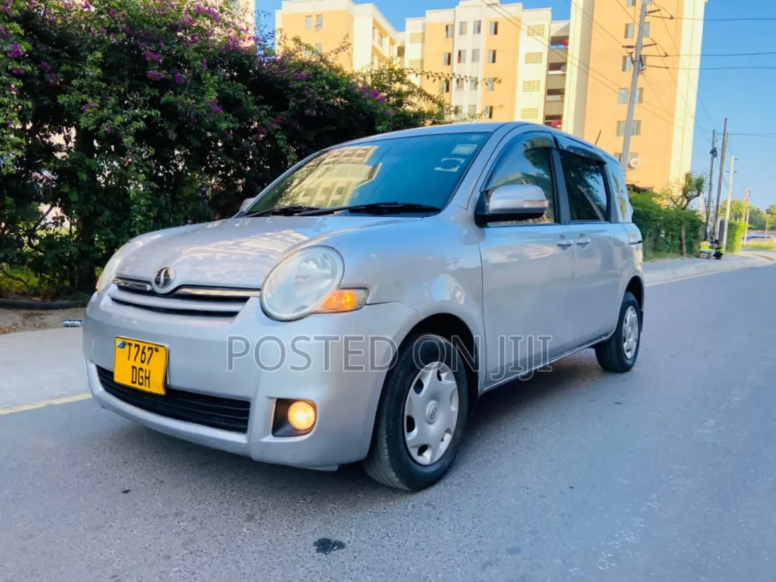 Toyota Sienta 2004 Silver