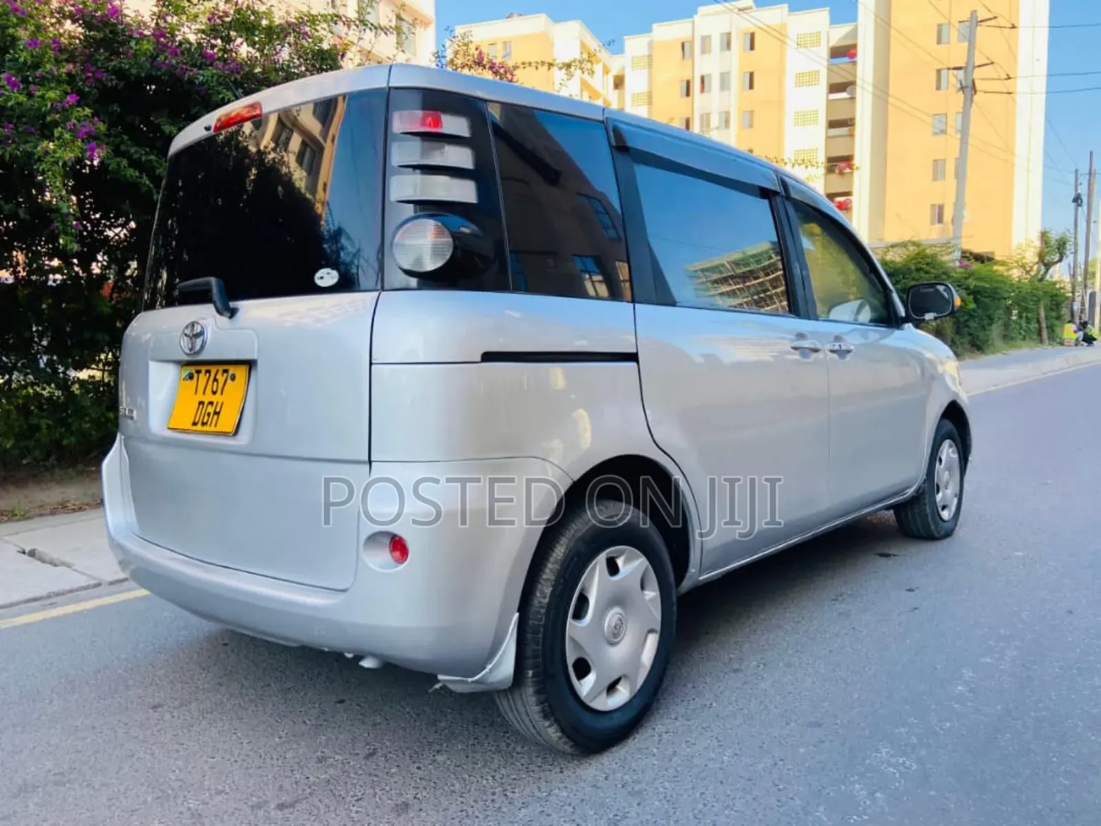 Toyota Sienta 2004 Silver
