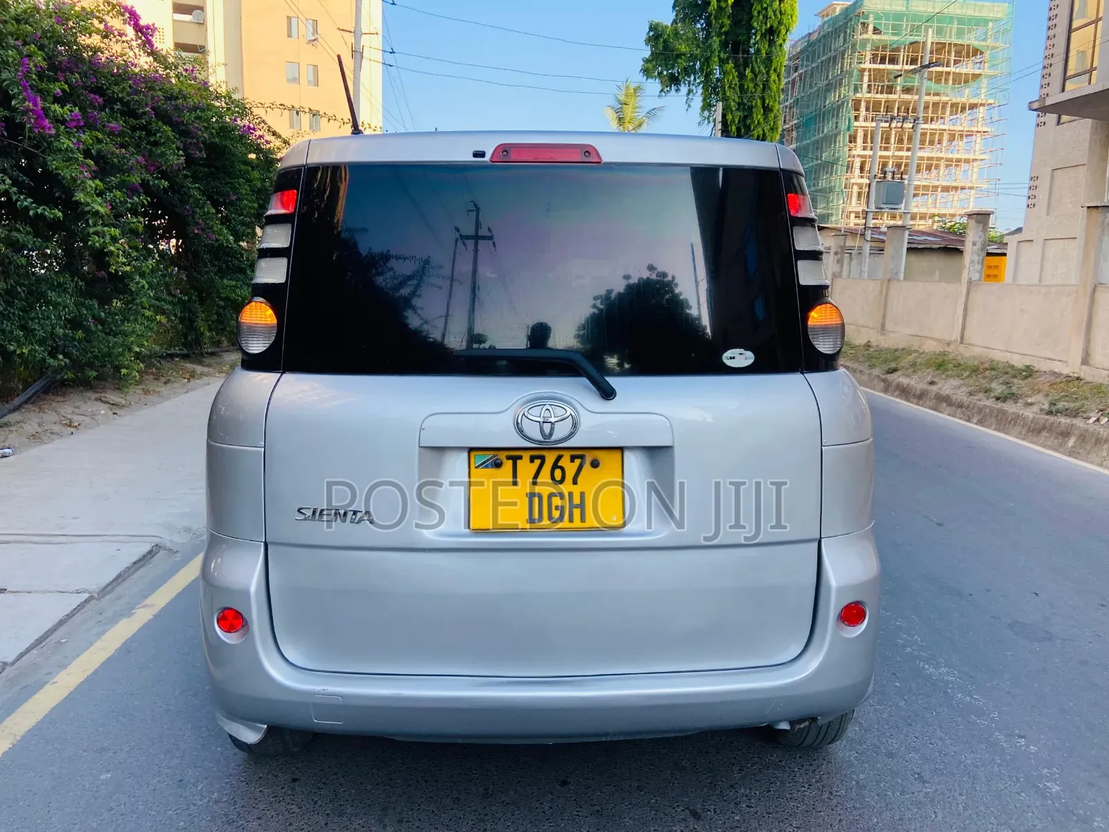 Toyota Sienta 2004 Silver