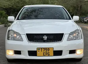 Toyota Crown 2006 White