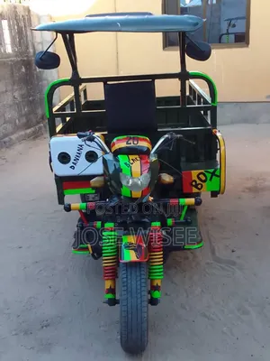 Bajaj Avenger 220 Cruise 2025 Green