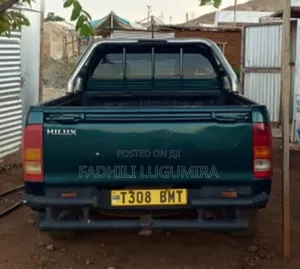 Toyota Hilux 2004 Green
