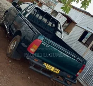 Toyota Hilux 2004 Green